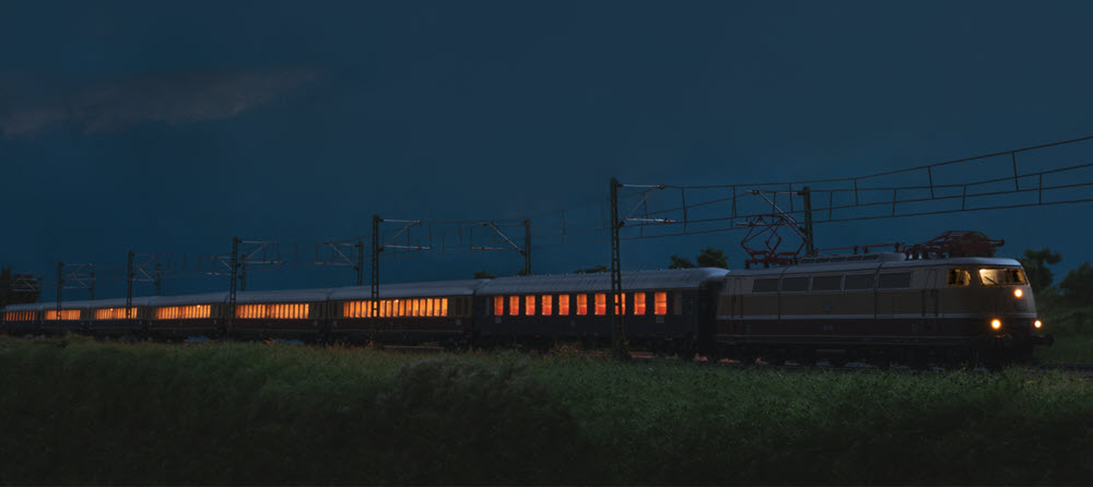 Motief Märklin BR E 03 bij nacht